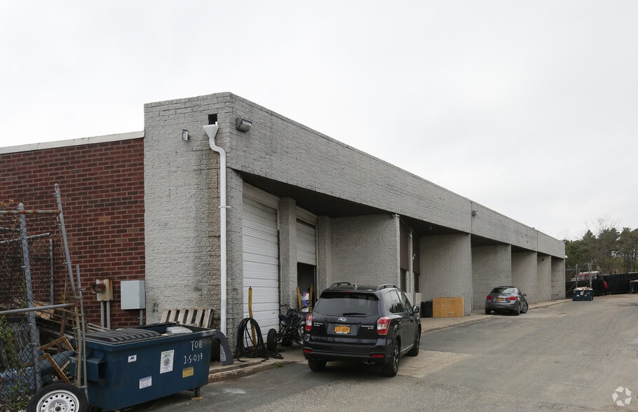 899 Long Island Ave, Deer Park, NY à louer - Photo du bâtiment - Image 2 de 6