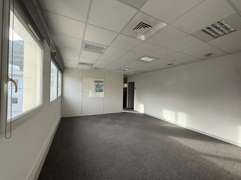 Bureau dans Gémenos à louer - Photo intérieure - Image 2 de 8