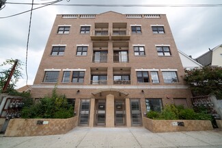 Plus de détails pour 3717-3719 108th St, Corona, NY - Multi-résidentiel à vendre