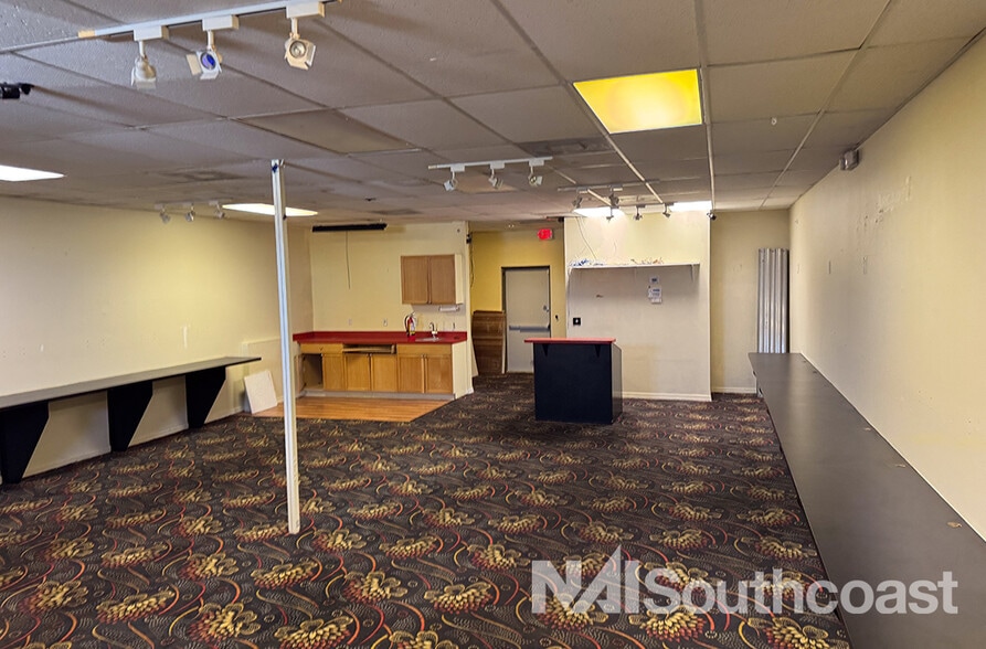 10999-11037 S Ocean Dr, Jensen Beach, FL for lease - Interior Photo - Image 3 of 11