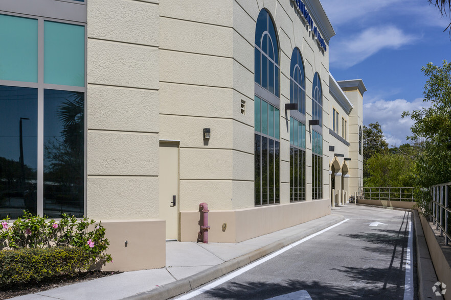 3021 N Airport Pulling Rd, Naples, FL for lease - Building Photo - Image 3 of 5