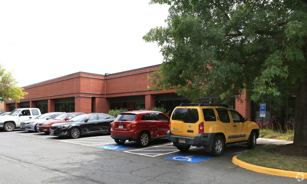 4230 Lafayette Center Dr, Chantilly, VA à louer - Photo du bâtiment - Image 2 de 10