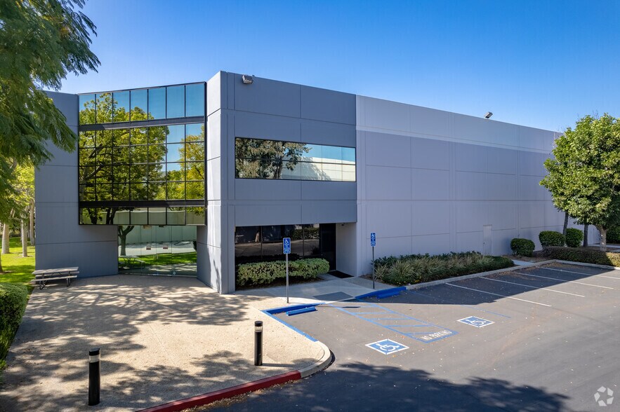 12781 Schabarum Ave, Irwindale, CA à louer - Photo du bâtiment - Image 2 de 5