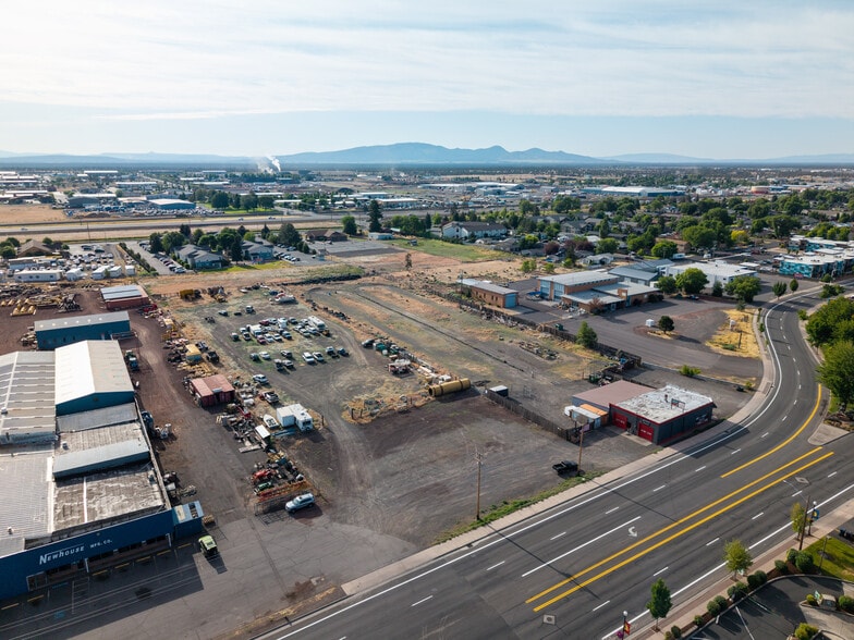 958 Sixth St, Redmond, OR for sale - Aerial - Image 2 of 5