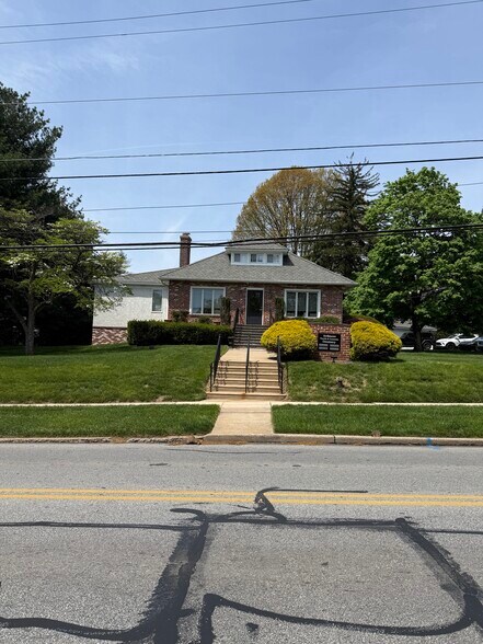 636 Wynnewood Rd, Ardmore, PA à vendre - Photo principale - Image 1 de 1