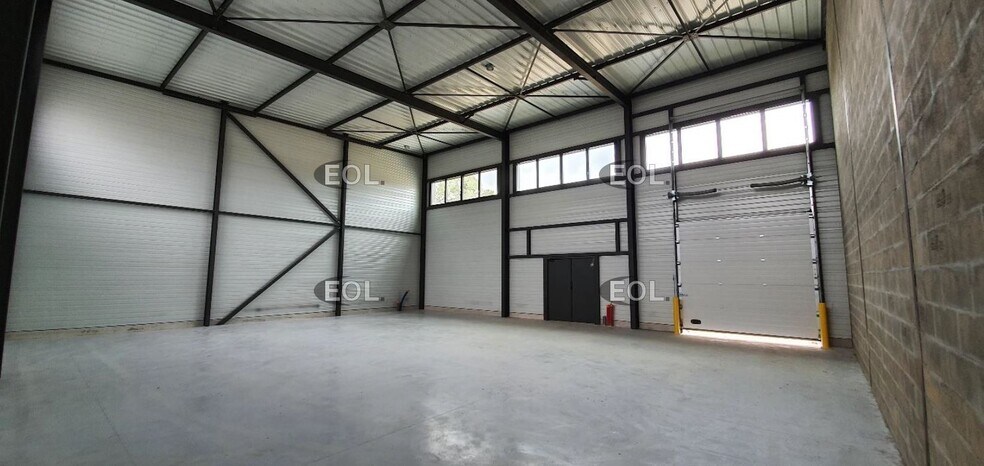 Flex dans Marcoussis à louer - Photo du bâtiment - Image 2 de 2
