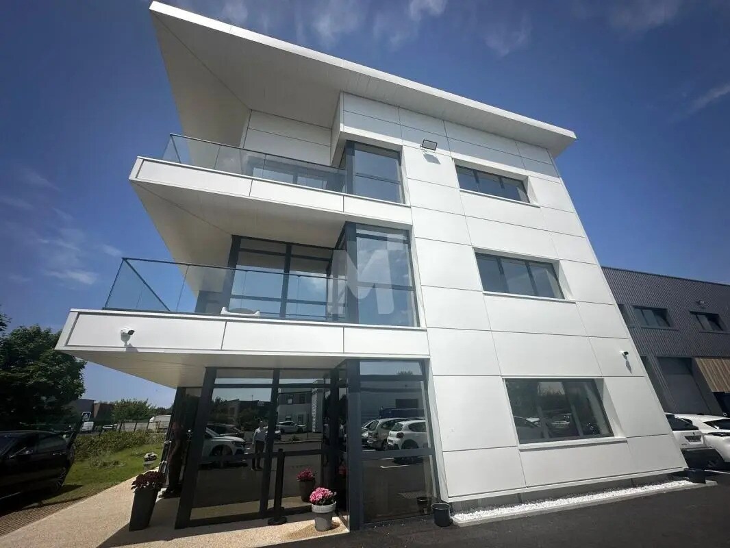 Flex in Saint-Pierre-du-Perray for sale Building Photo- Image 1 of 25