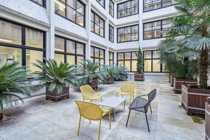 9 Avenue Percier, Paris à louer - Photo du bâtiment - Image 3 de 11