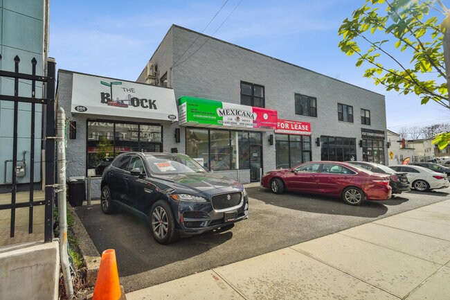 868 Post Ave, Staten Island, NY à vendre - Photo du bâtiment - Image 3 de 18