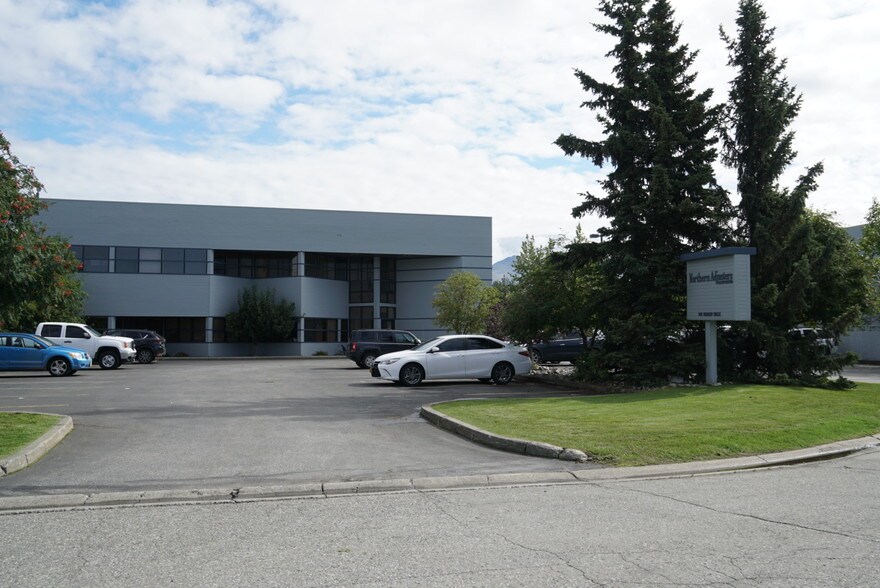 1401 Rudakof Cir, Anchorage, AK à vendre - Photo du bâtiment - Image 3 de 13