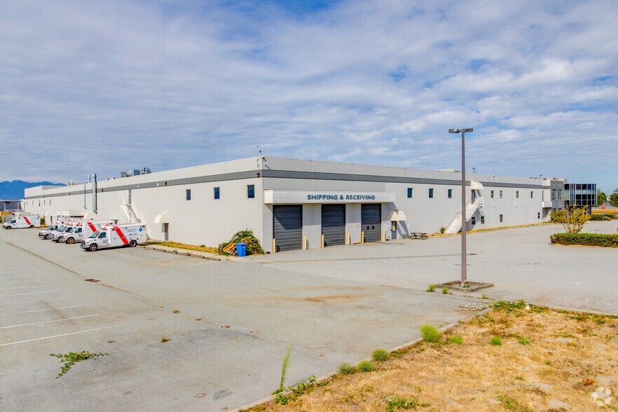 4551 Agar Dr, Richmond, BC à louer - Photo du bâtiment - Image 3 de 6