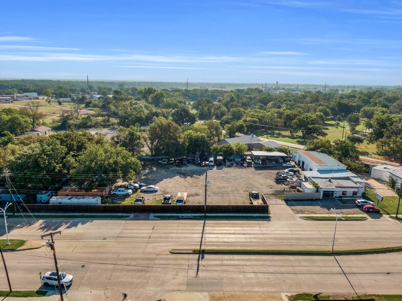 3030 Cedar Crest Blvd, Dallas, TX for sale - Building Photo - Image 2 of 7
