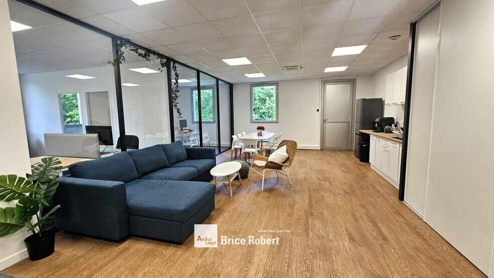 12 Allée Irène Joliot Curie, Saint-Priest for lease - Interior Photo - Image 3 of 7
