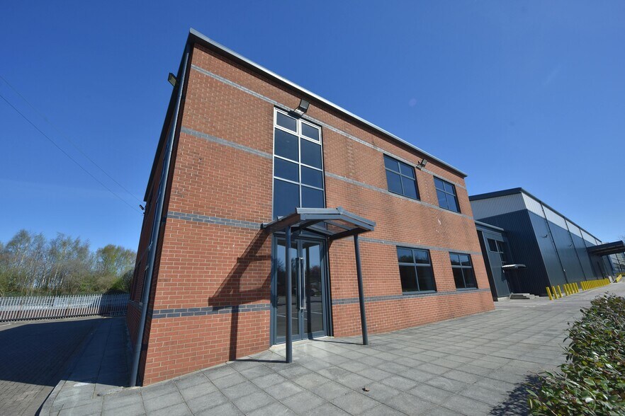 Bredbury Park Way, Stockport for lease - Building Photo - Image 2 of 12