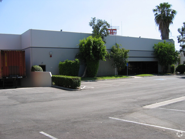 4540 Valerio St, Burbank, CA for lease - Building Photo - Image 3 of 4