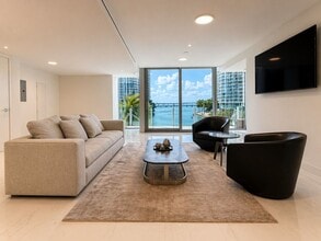 300 Biscayne Boulevard Way, Miami, FL à louer Photo intérieure- Image 1 de 6