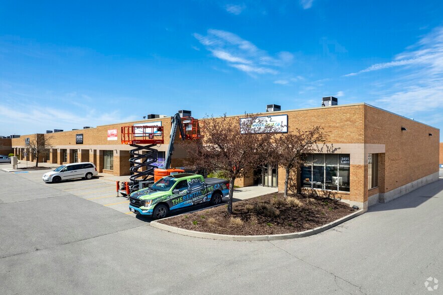 3495 Laird Rd, Mississauga, ON à vendre - Photo principale - Image 1 de 1