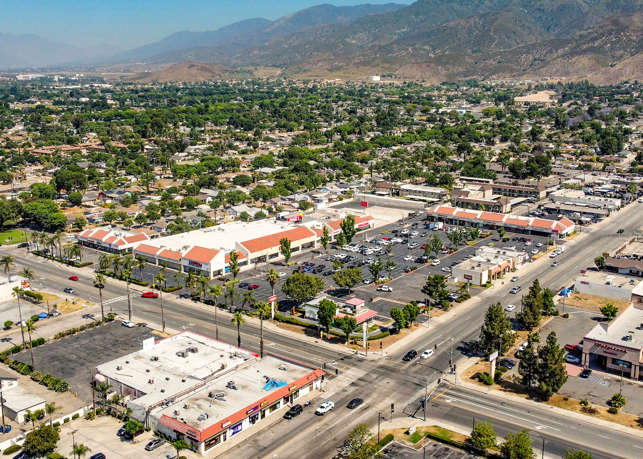 4000-4184 Sierra Way, San Bernardino, CA à louer Photo du bâtiment- Image 1 de 5