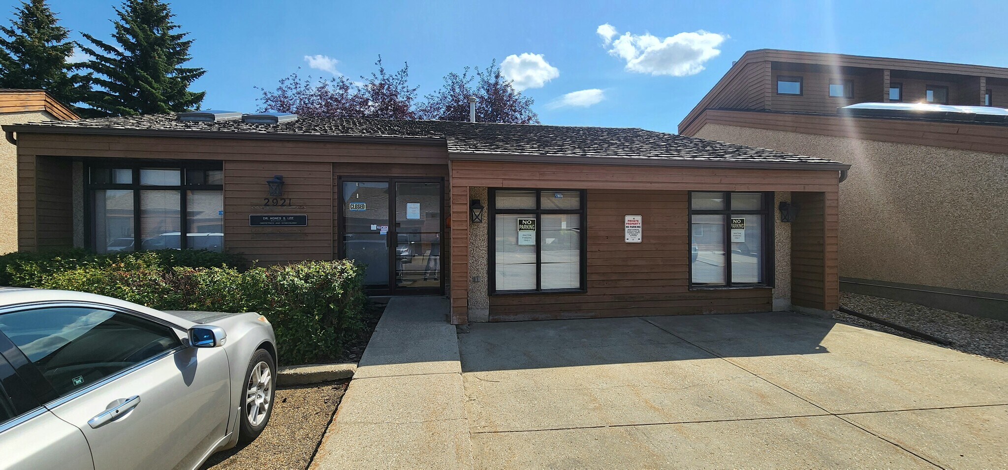 2921 66 St NW, Edmonton, AB for sale Primary Photo- Image 1 of 1