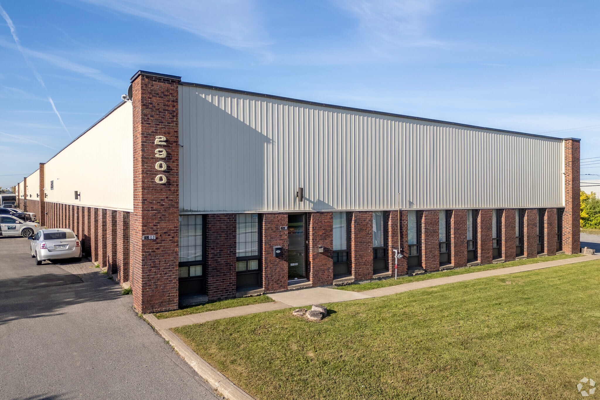 2900-2990 Rue Halpern, Montréal, QC for lease Primary Photo- Image 1 of 19