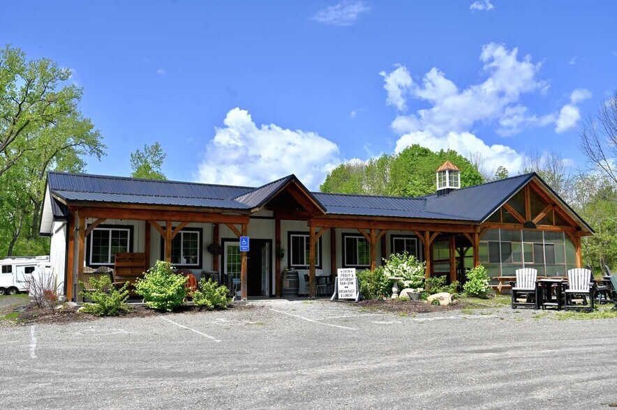 5888 State Route 14, Rock Stream, NY à vendre - Photo principale - Image 1 de 7