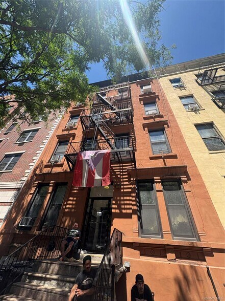 171 E 111th St, New York, NY à vendre - Photo du bâtiment - Image 1 de 31