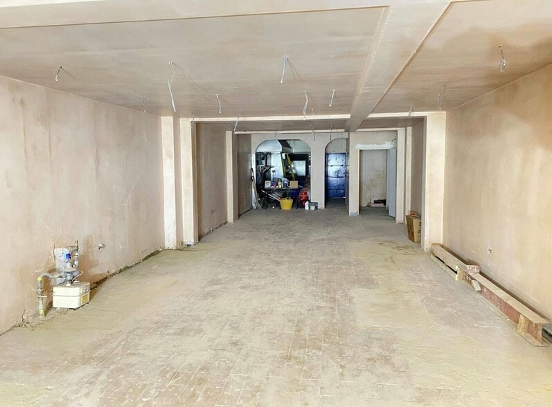 31 Broadway, Peterborough for lease - Interior Photo - Image 3 of 3