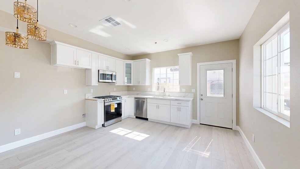 15909 Merrill Ave, Fontana, CA for sale - Matterport 3D Scan - Image 3 of 29