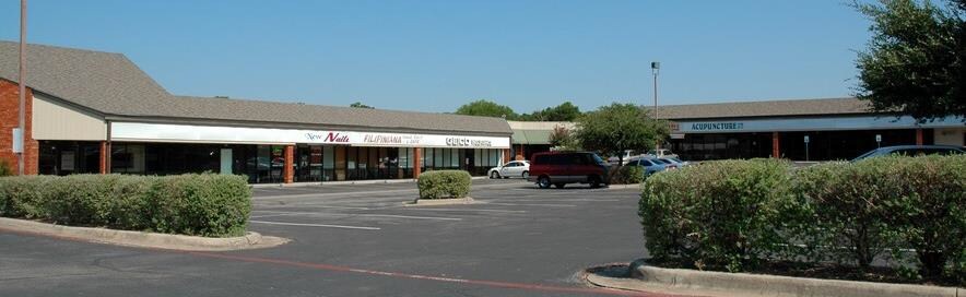 209 Bedford Rd, Bedford, TX à louer - Photo du bâtiment - Image 1 de 20