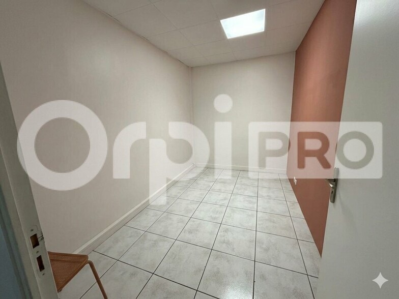 Retail in Montlhéry for sale - Interior Photo - Image 3 of 6