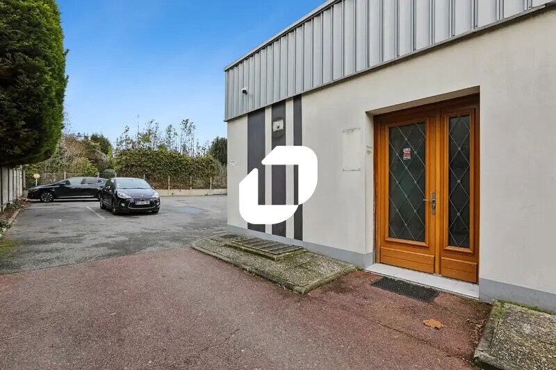 Office in Chilly-Mazarin for lease Building Photo- Image 1 of 15