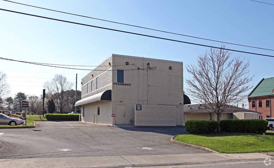 1050 Oak Ridge Tpke, Oak Ridge, TN for lease - Building Photo - Image 2 of 20