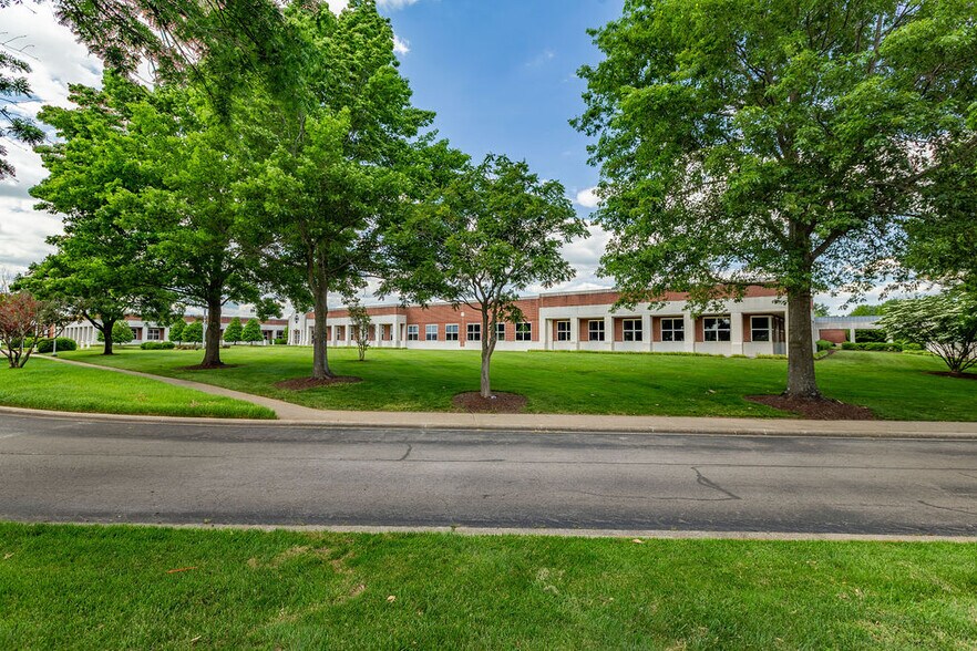 2500 N Memorial Blvd, Murfreesboro, TN à vendre - Photo du bâtiment - Image 3 de 19