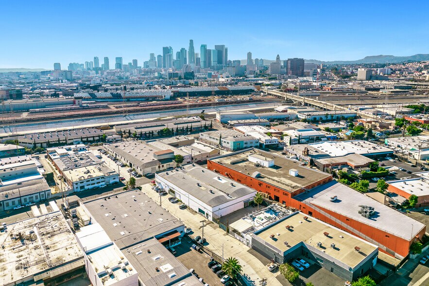 1329 E 3rd St, Los Angeles, CA à louer - Photo du bâtiment - Image 2 de 16