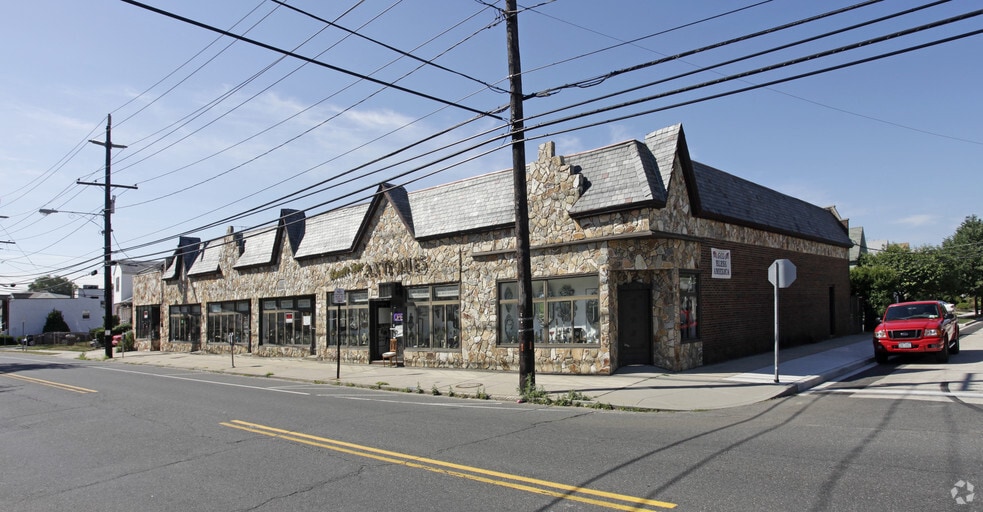 900-920 Rockaway Ave, Valley Stream, NY for lease - Building Photo - Image 3 of 8