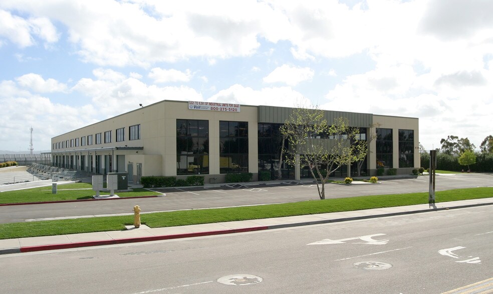 10065 Via De La Amistad, San Diego, CA à louer - Photo du bâtiment - Image 3 de 24