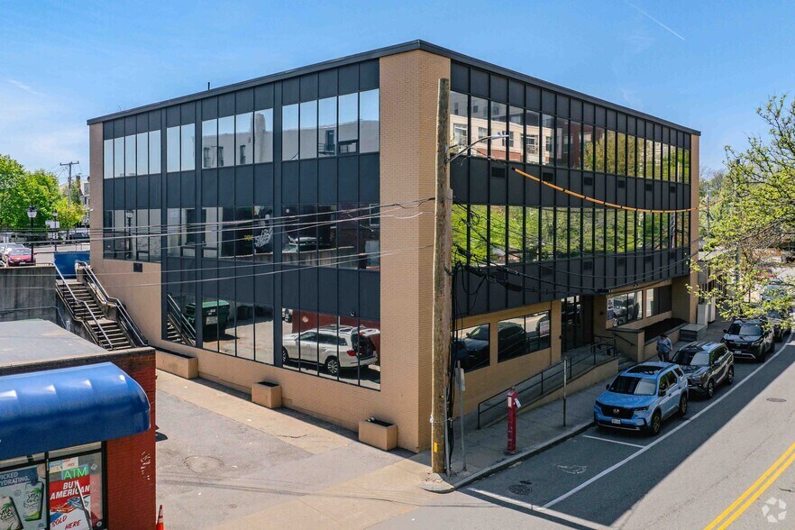 24 Crescent St, Waltham, MA à louer - Photo du bâtiment - Image 3 de 5