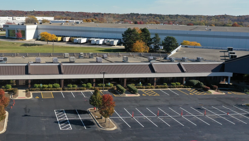 400-440 Airport Rd, Elgin, IL for lease - Building Photo - Image 3 of 10