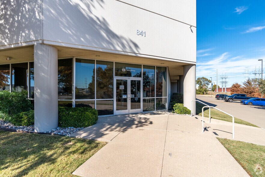 801-841 Railhead Rd, Fort Worth, TX à louer - Photo du bâtiment - Image 2 de 7
