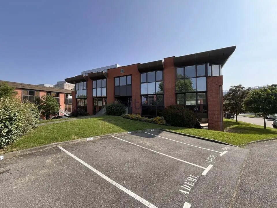 1202 L'Occitane, Labège for lease Building Photo- Image 1 of 16