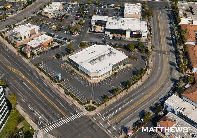 Plus de détails pour 4525 E Pacific Coast Hwy, Long Beach, CA - Bureau/Commerce de détail à louer