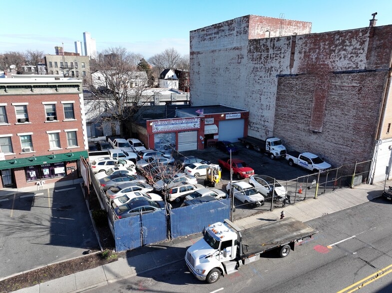 626 Communipaw Ave, Jersey City, NJ for sale - Primary Photo - Image 1 of 11