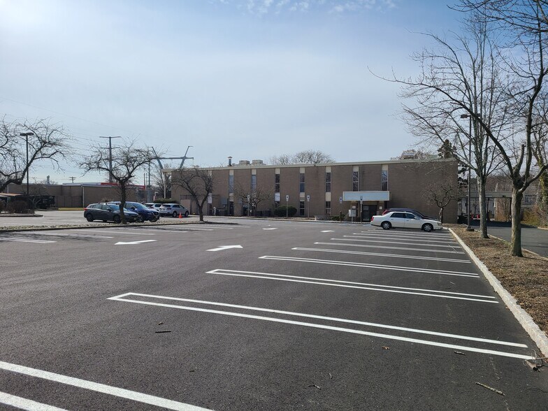 340 Main St, Madison, NJ à louer - Photo du bâtiment - Image 2 de 2