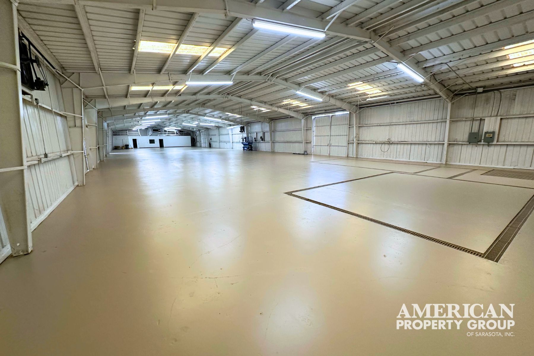 1657 University Pky, Sarasota, FL à louer Photo du bâtiment- Image 1 de 7