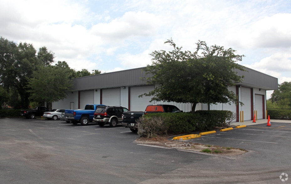 7818 Causeway Blvd, Tampa, FL for lease - Primary Photo - Image 2 of 6