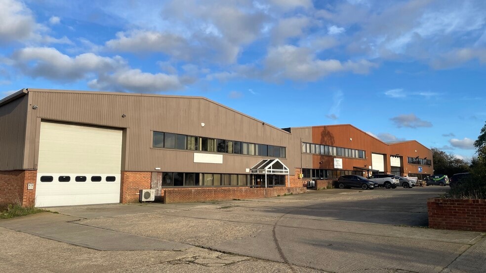 Warpsgrove Ln, Chalgrove for sale - Building Photo - Image 3 of 4