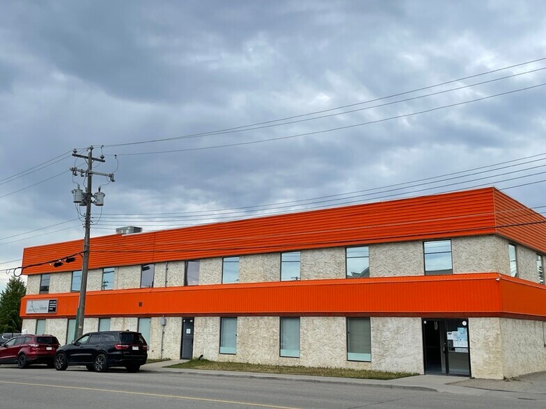 201 Pembina Ave, Hinton, AB à vendre - Photo du bâtiment - Image 3 de 20