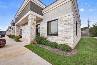 2743 Imperia Dr, Sugar Land, TX for lease Building Photo- Image 2 of 19
