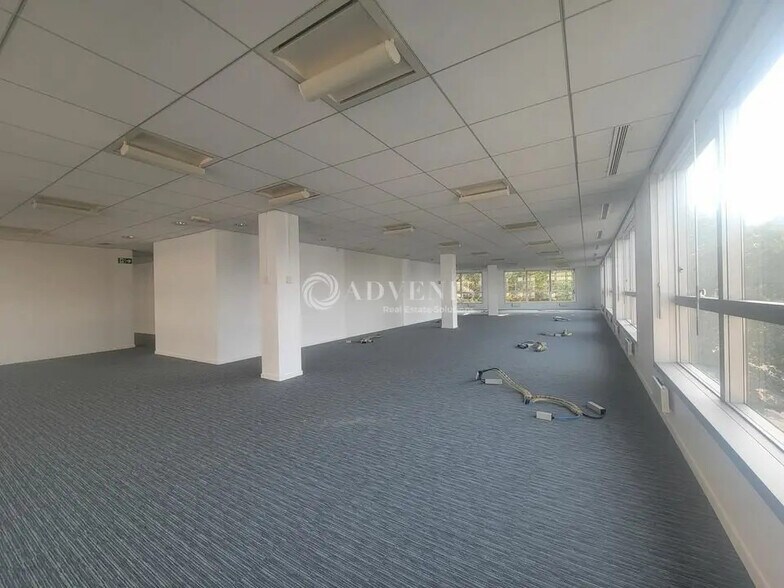 Office in Saint-Denis for lease - Interior Photo - Image 2 of 10
