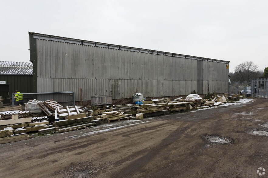 Huddersfield Rd, Mirfield à vendre - Photo du bâtiment - Image 2 de 3